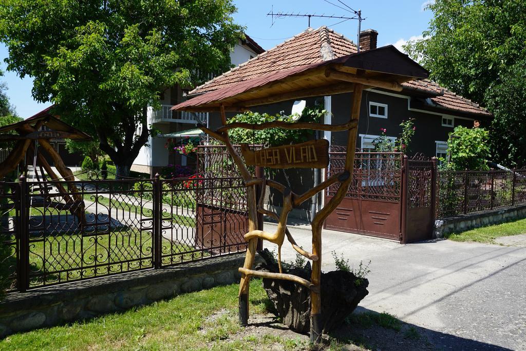 Casa Vlad Hotel Haţeg Екстериор снимка